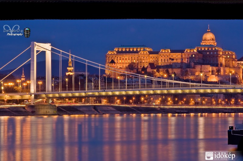 Kék óra a híd alatt... 