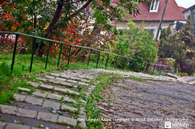 Lépcsőn lefele...