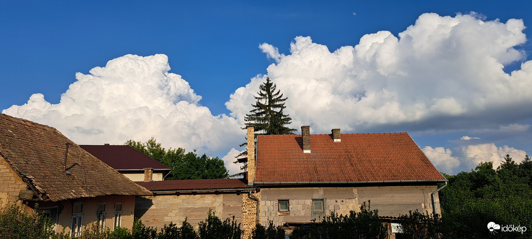 Habos felhő