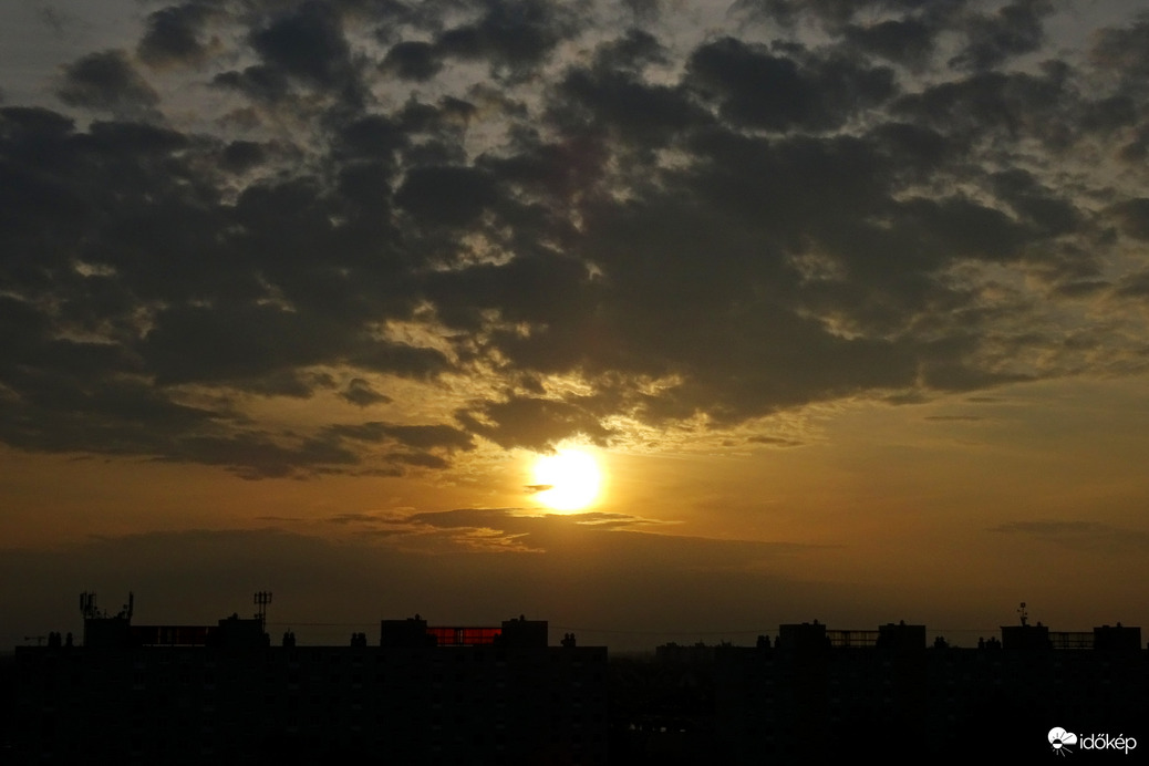 Két felhő között...