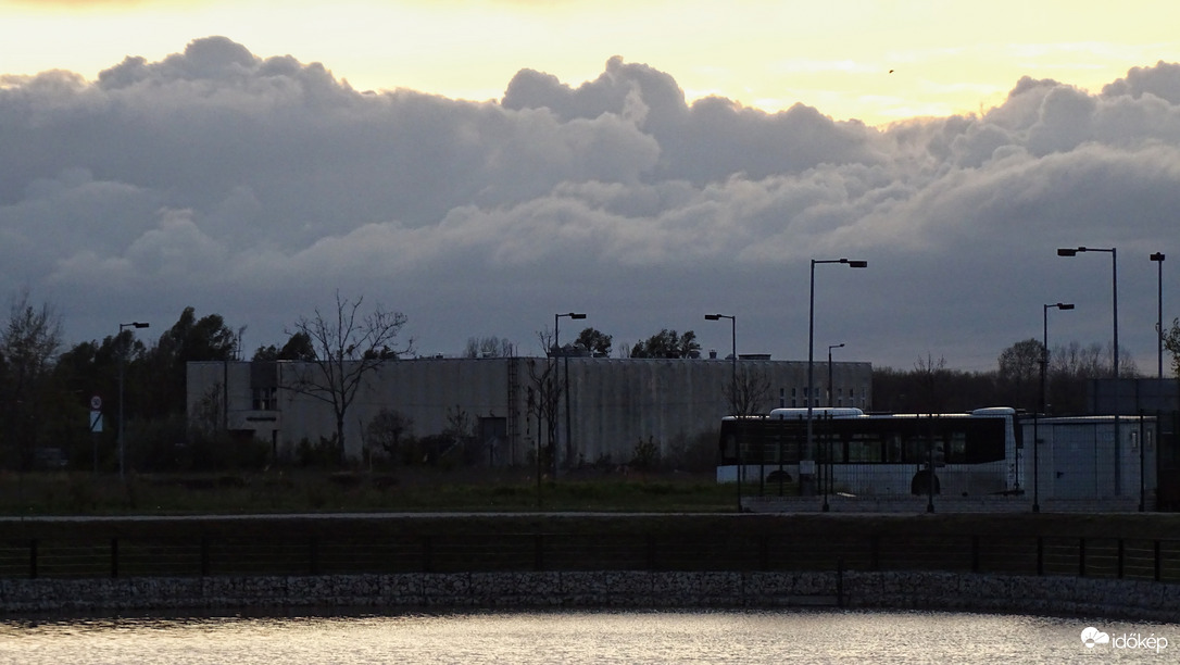 Alkonyi felhőzet... 