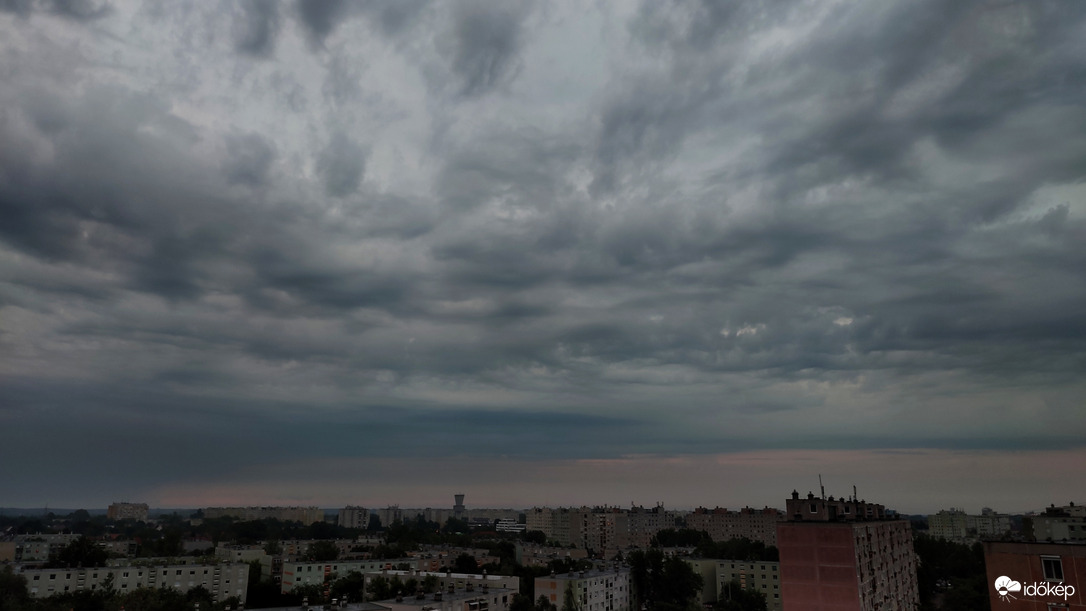 Hajnali felhőkép, Szeged