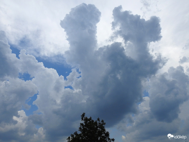 Vihar előtti felhők