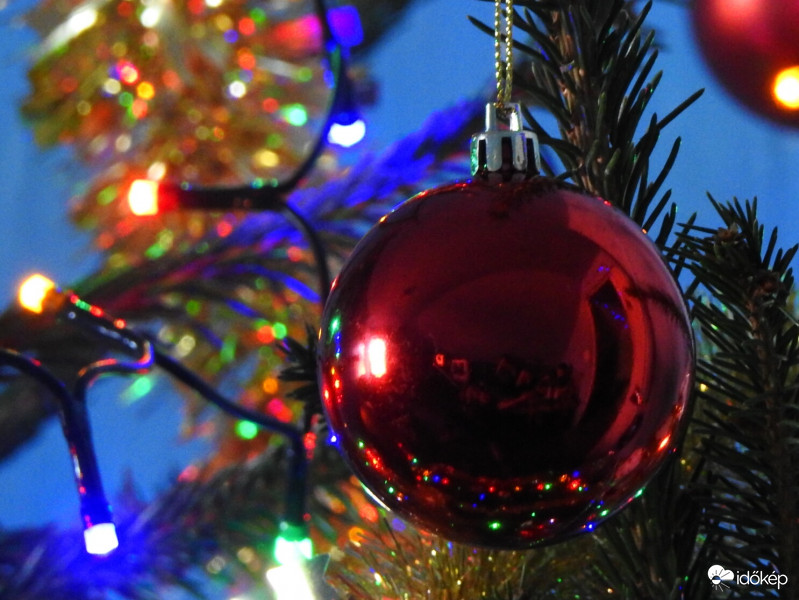 Boldog, békés karácsonyt kívánok mindenkinek! :)