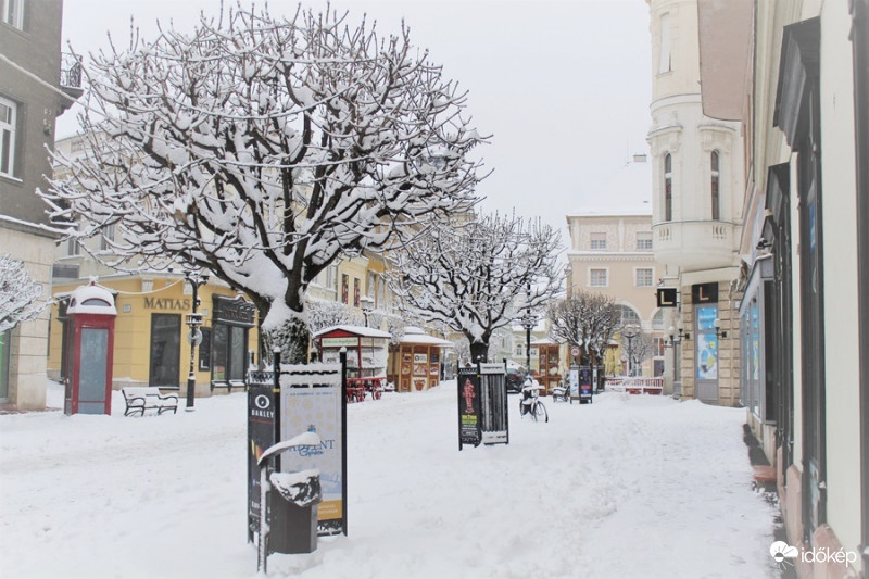 Fehérbe öltözve