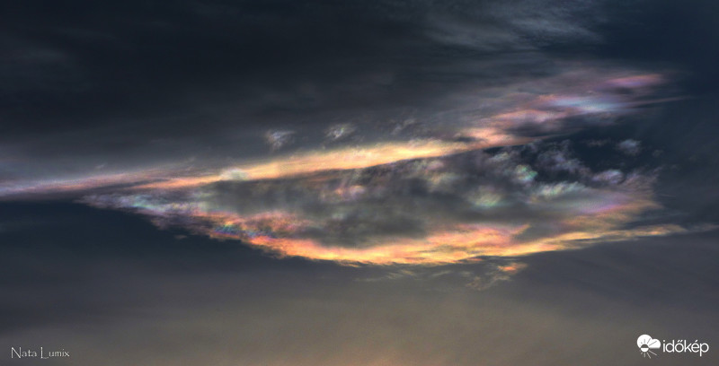 Irizáló felhők alkonyatkor