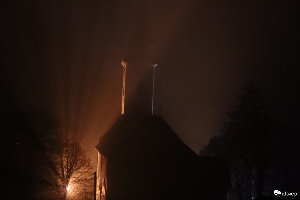 Templom a ködben