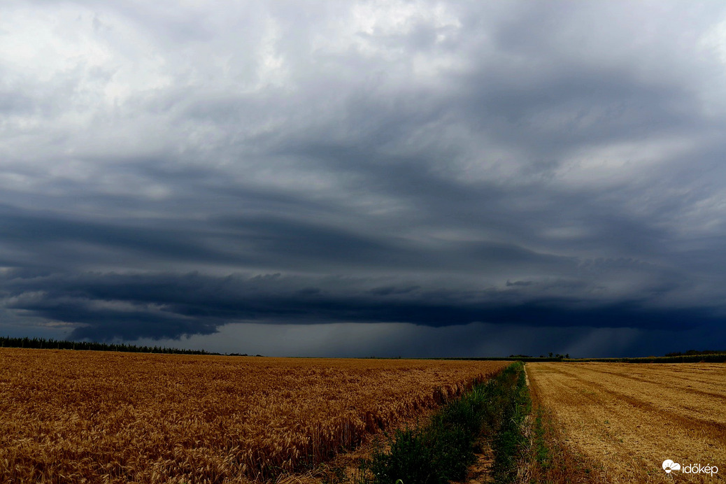 Zivatar északi irányban.