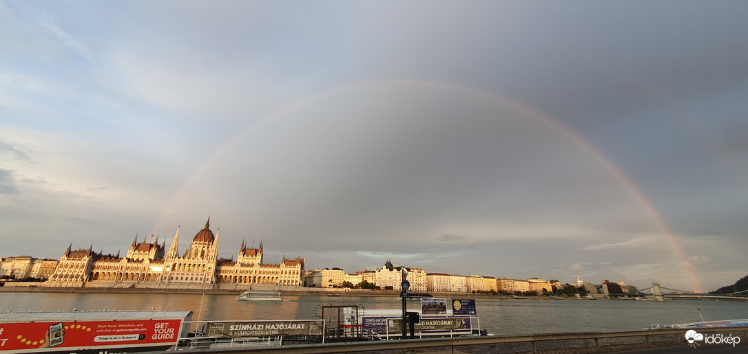 Parlament + szivárvány 
