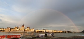 Parlament + szivárvány 