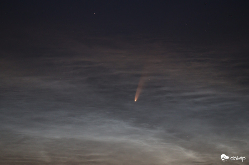 C/2020 F3 (NEOWISE) üstökös, éjszakai világító felhők