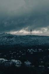 Kuruclesről a havas Hármashatár-hegy (vertikális)