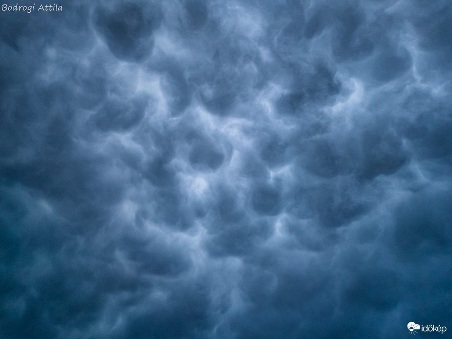 Mammatus felhőkkel zárult a nap
