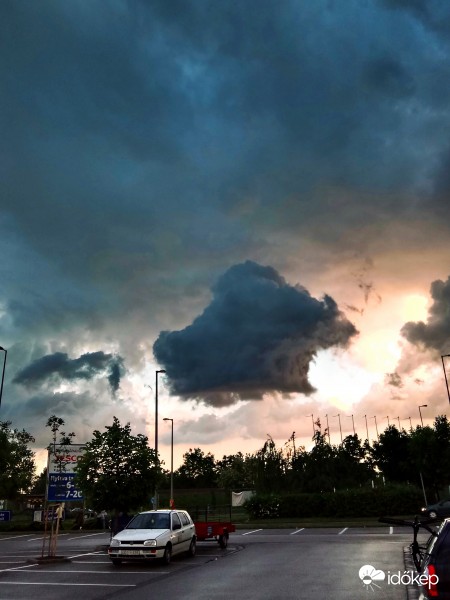 Zivatar elől menekült az UFO