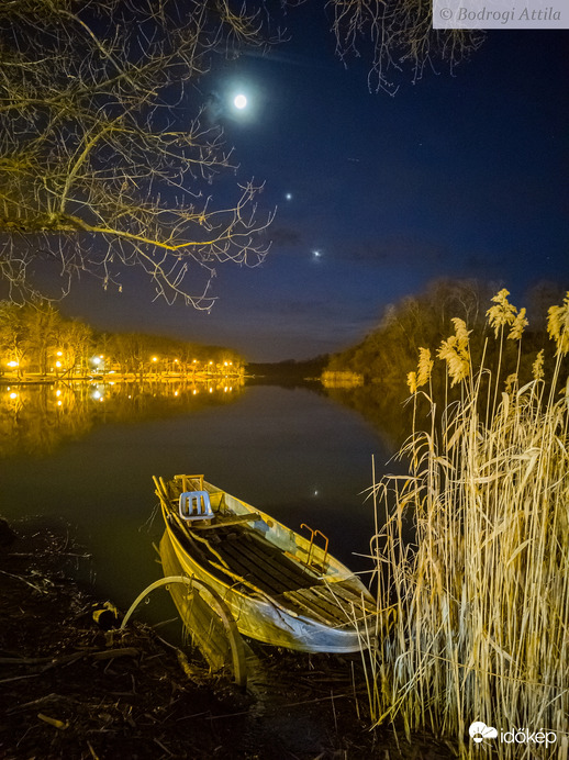 Csendélet a bolygó hármassal