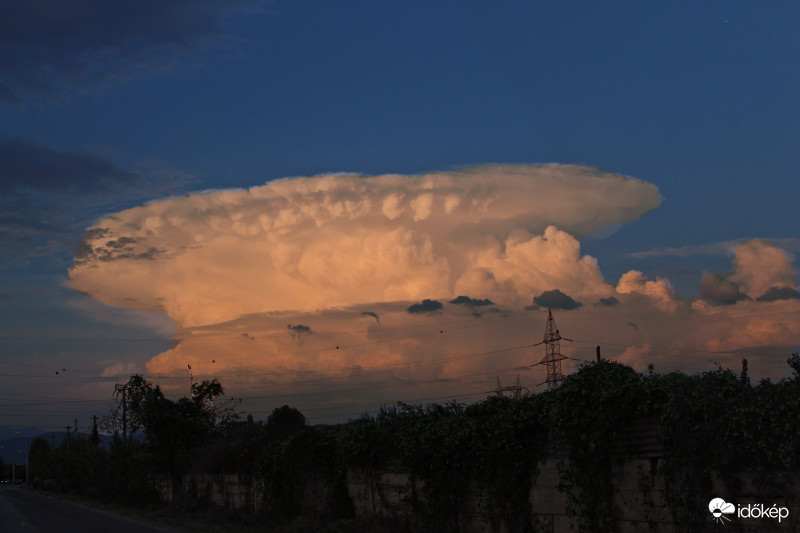 UFO szállt le közénk