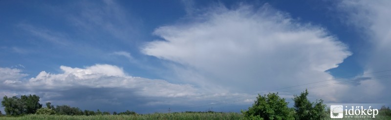 20130526 Nagykanizsa-ról látható Üllő és viharfelhő