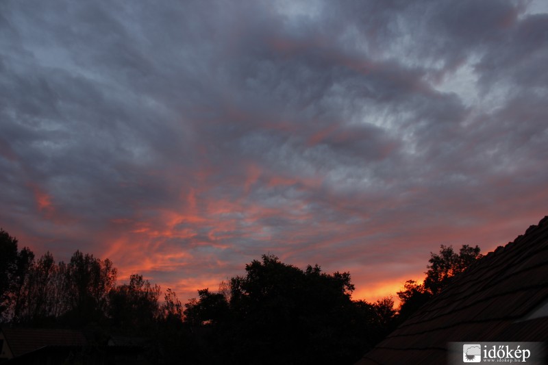 Nem túl látványos naplemente