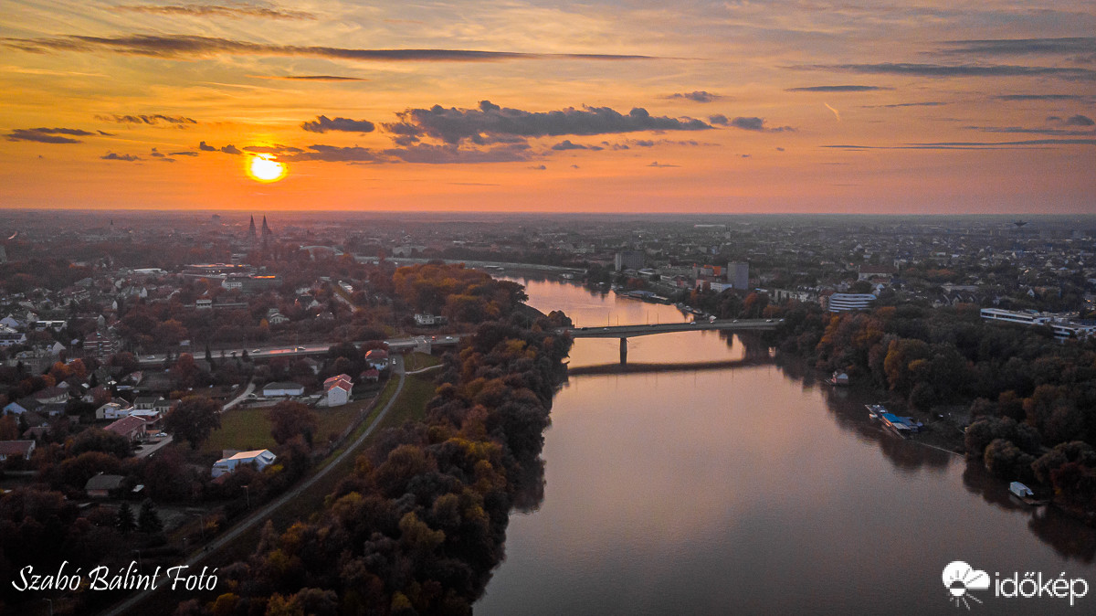 Egy októberi napnyugta Szegeden