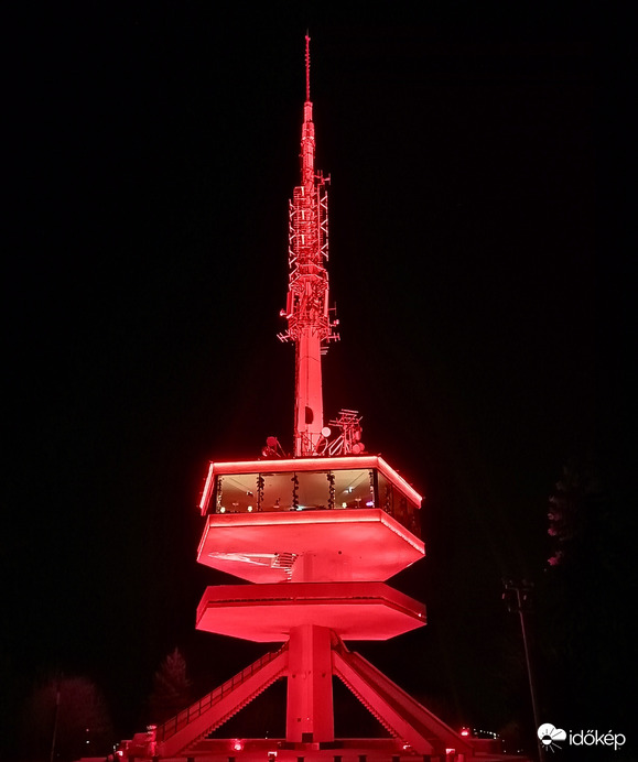 Avasi kilátó Valentin napi ruhájában (Miskolc)