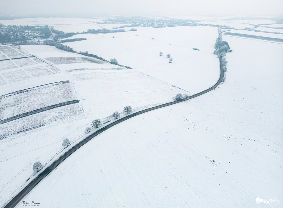 A hóba rajzolt kanyar