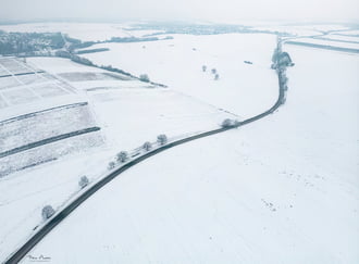 A hóba rajzolt kanyar