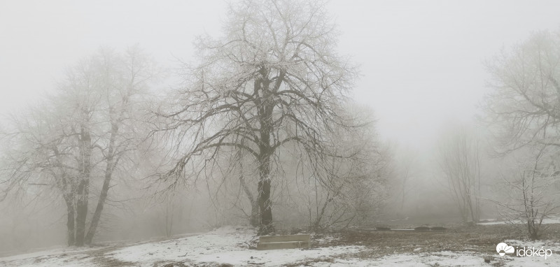 Ködös Hármashatár-hegy