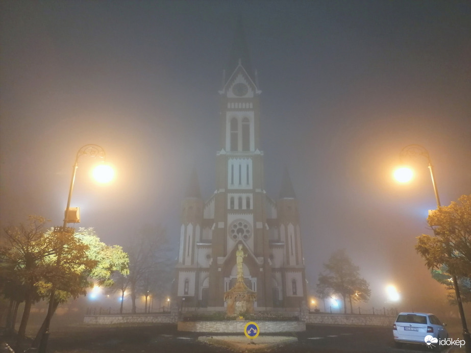 Misztikus ködös éjfél 