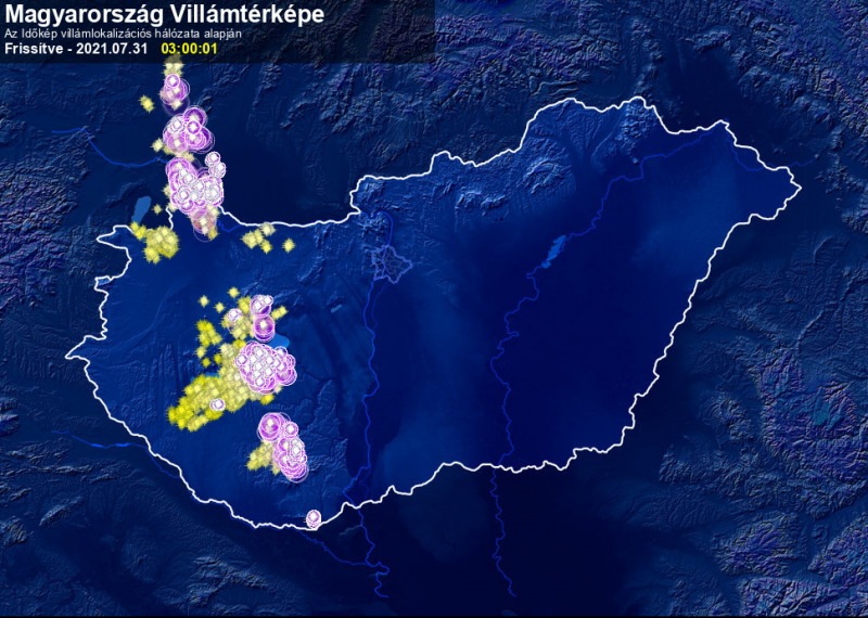 Villámok hajnalban a Balatonon