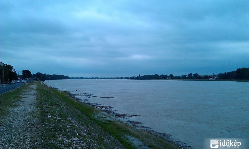 2013-06-04 Duna áradása Komáromnál
