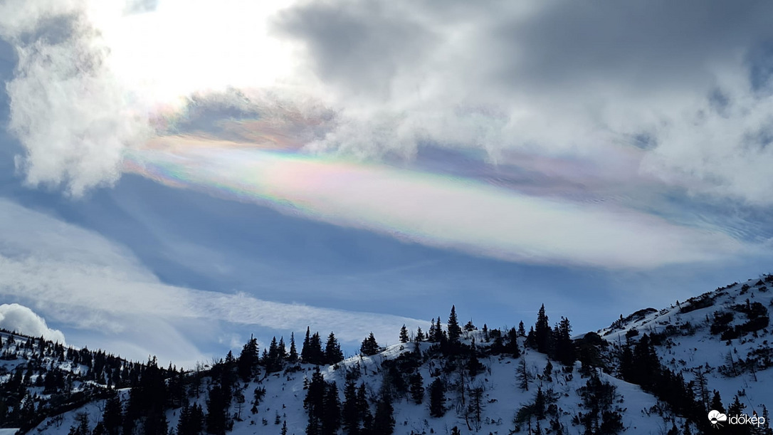 szivárványfelhő