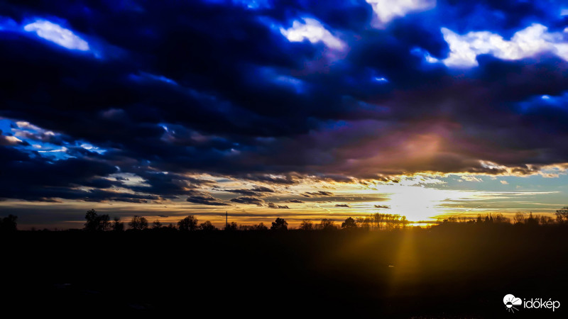 Megyen a nap lemenőbe