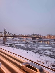 Ébredező jeges Duna