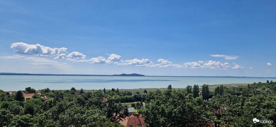 Kilátás a Balatonra 