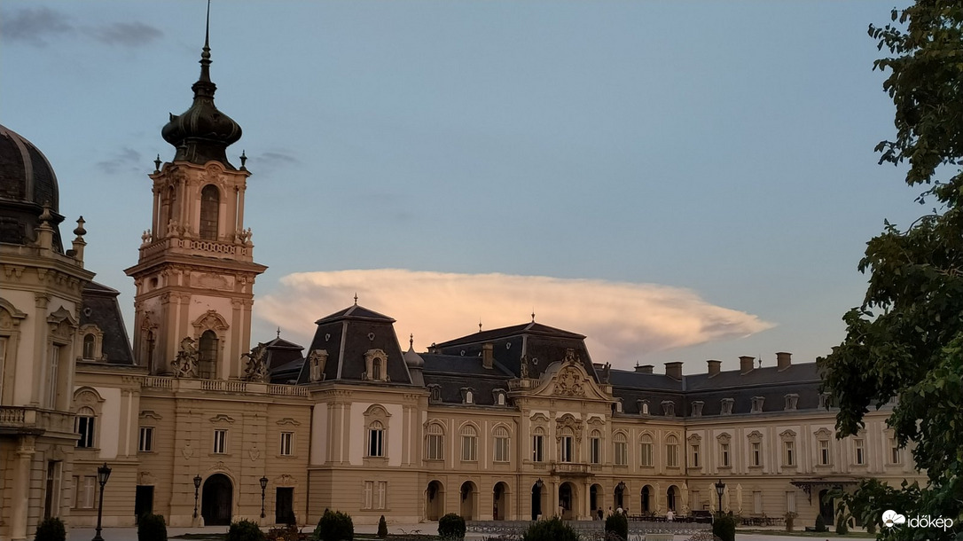 Üllő a kastély felett