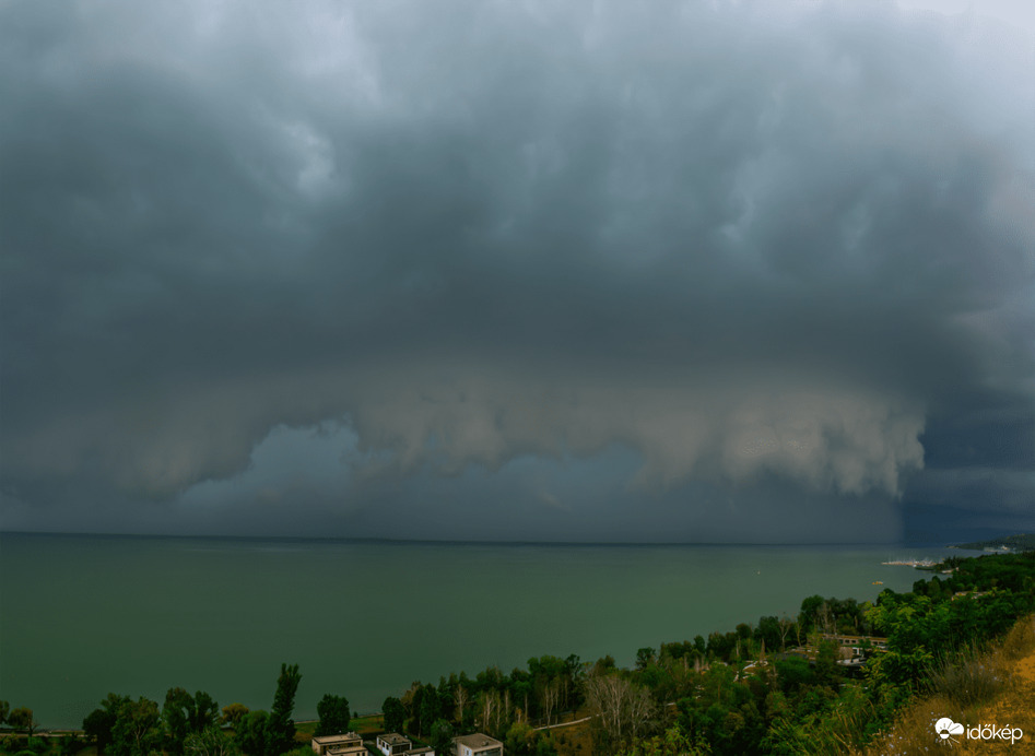 Így érkezett a Balatonra...