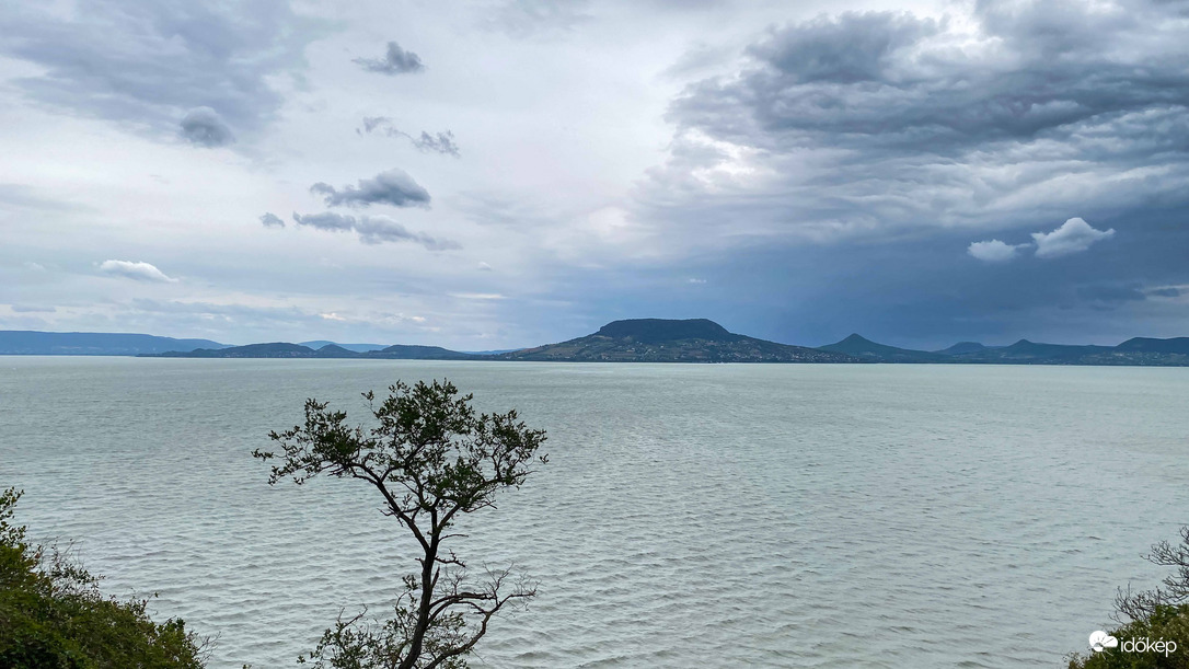 Szeles nap a Balatonon