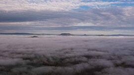 Ködtengerbe bújt Badacsony