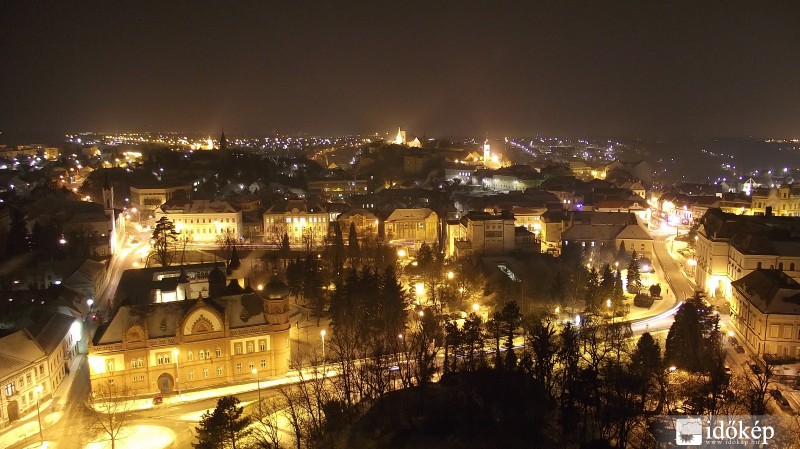 Veszprém éjjel .