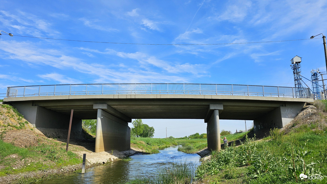 Jászjákóhalmi kanyar híd