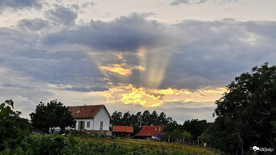 Naplementekor