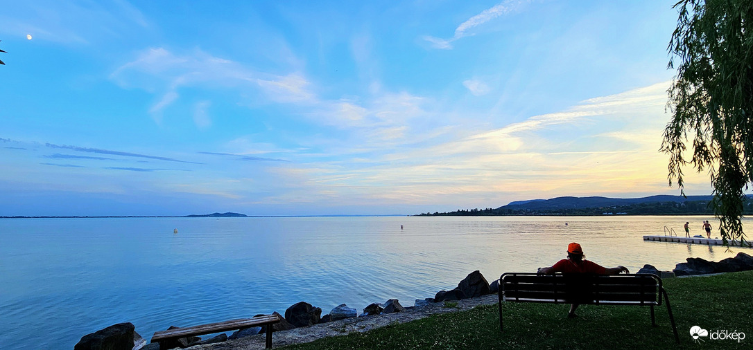 Alkonyat a Balaton parton