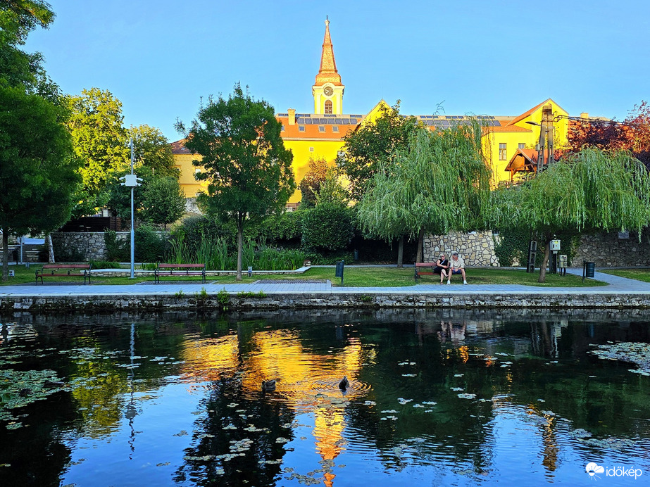 Aranyban fürdőzés
