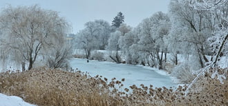 Egy, csak egy legény guggol a vidéken...