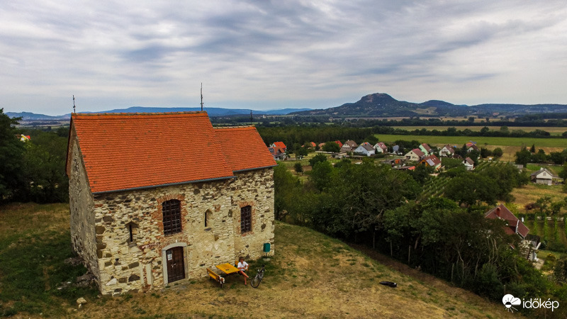 Szent Kereszt Kápolna és Csobánc