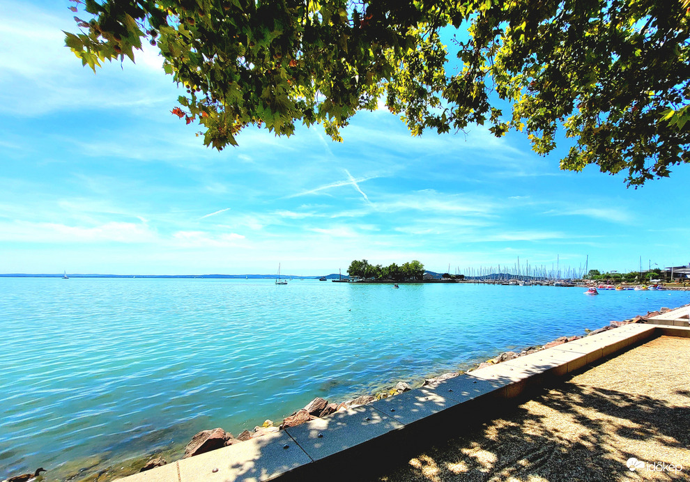 Csendélet a Balatonon.