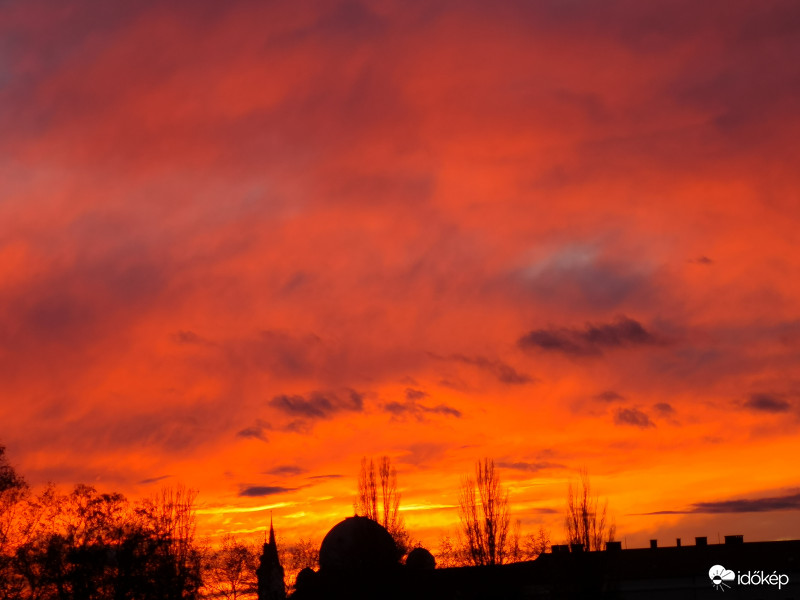 Szép naplementék és a folyók városa