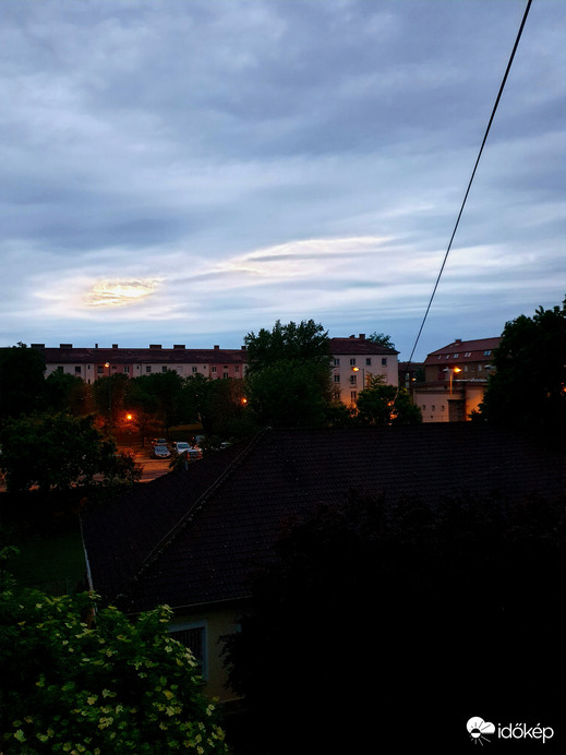 Napnyugta felhősen