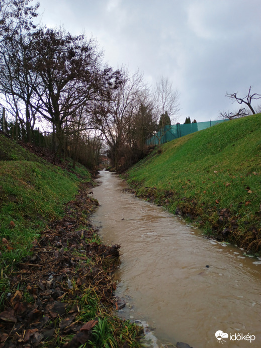 fél év után újra folyik a patak 