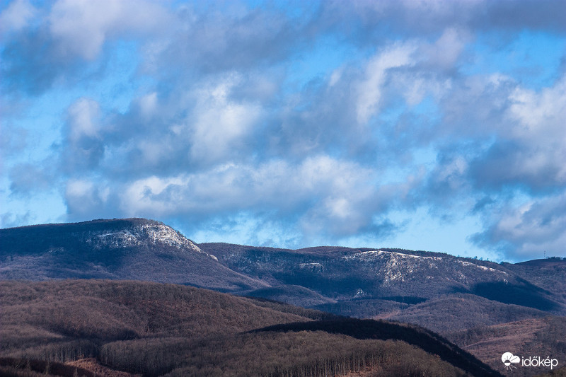 Friss hó a Köveken